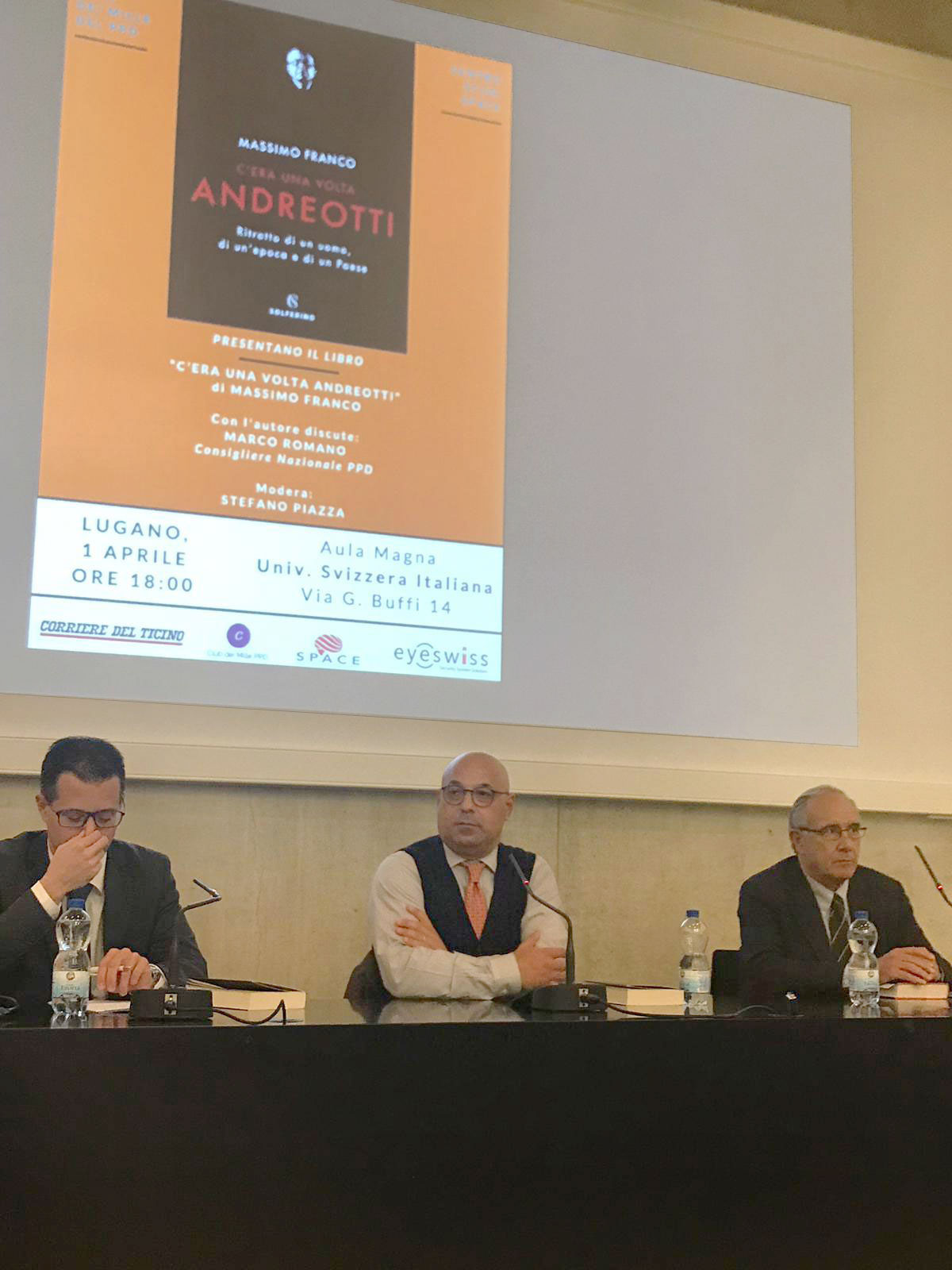 Stefano Piazza, Massimo Franco e Marco Romano durante la presentazione del libro C'era una volta Andreotti